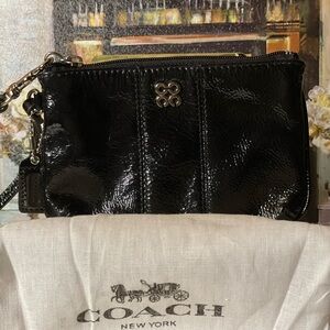 Coach Black Patent Leather Wristlet / Clutch •	Interlocking C Silver Hardware